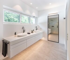 Quarzstein schwarzweiss Badezimmer
